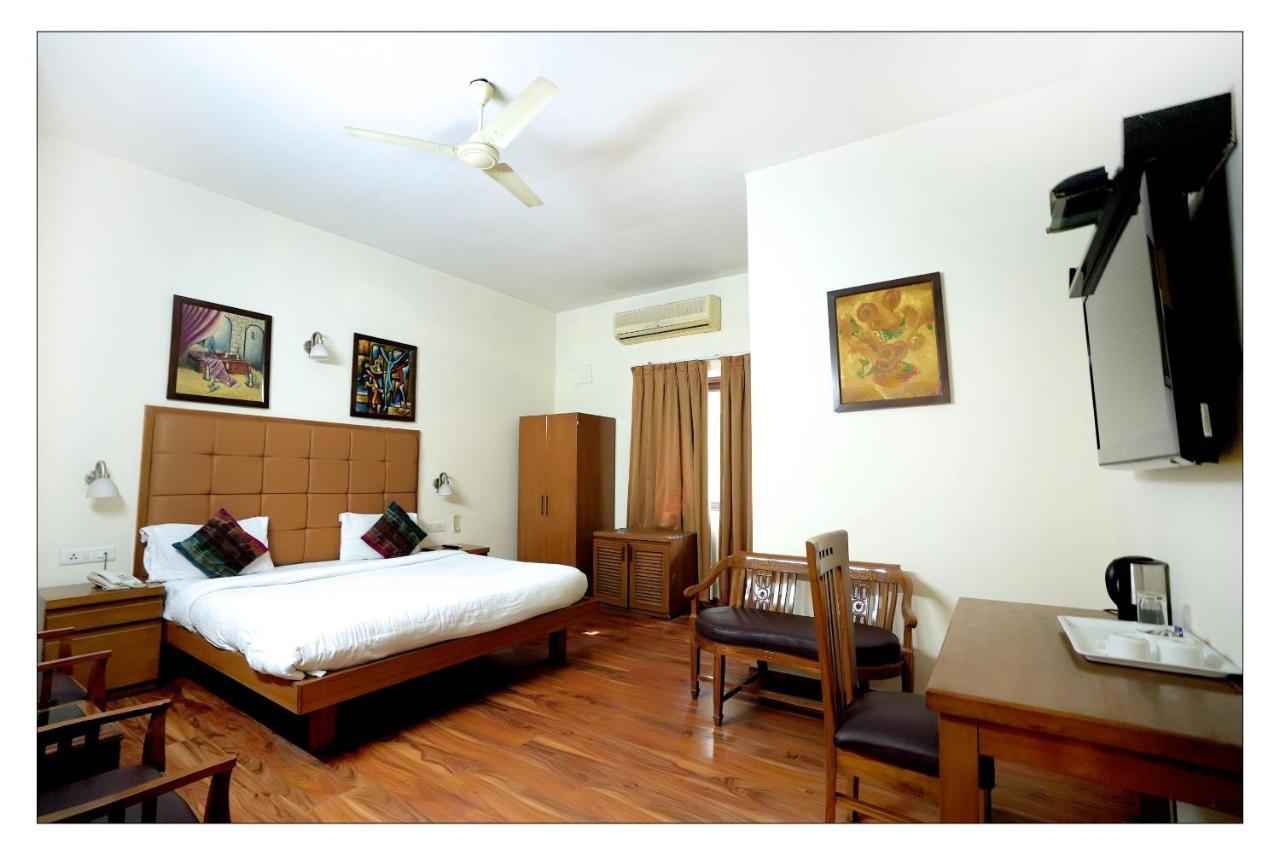 Hotel Oscar - Hauz Khas Nowe Delhi Zewnętrze zdjęcie